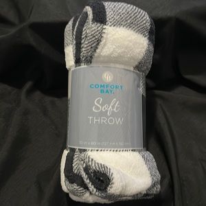 Comfort Bay Super Soft Throw 50”x60” ~ Black & White